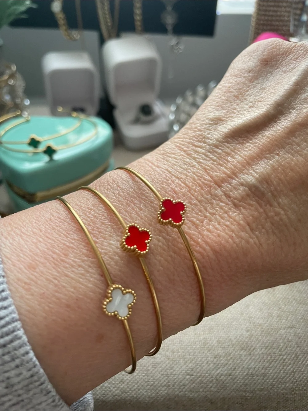 ✨Gold Clover Bangle Bracelet with Red and White Enamel Accents✨Preloved (3)